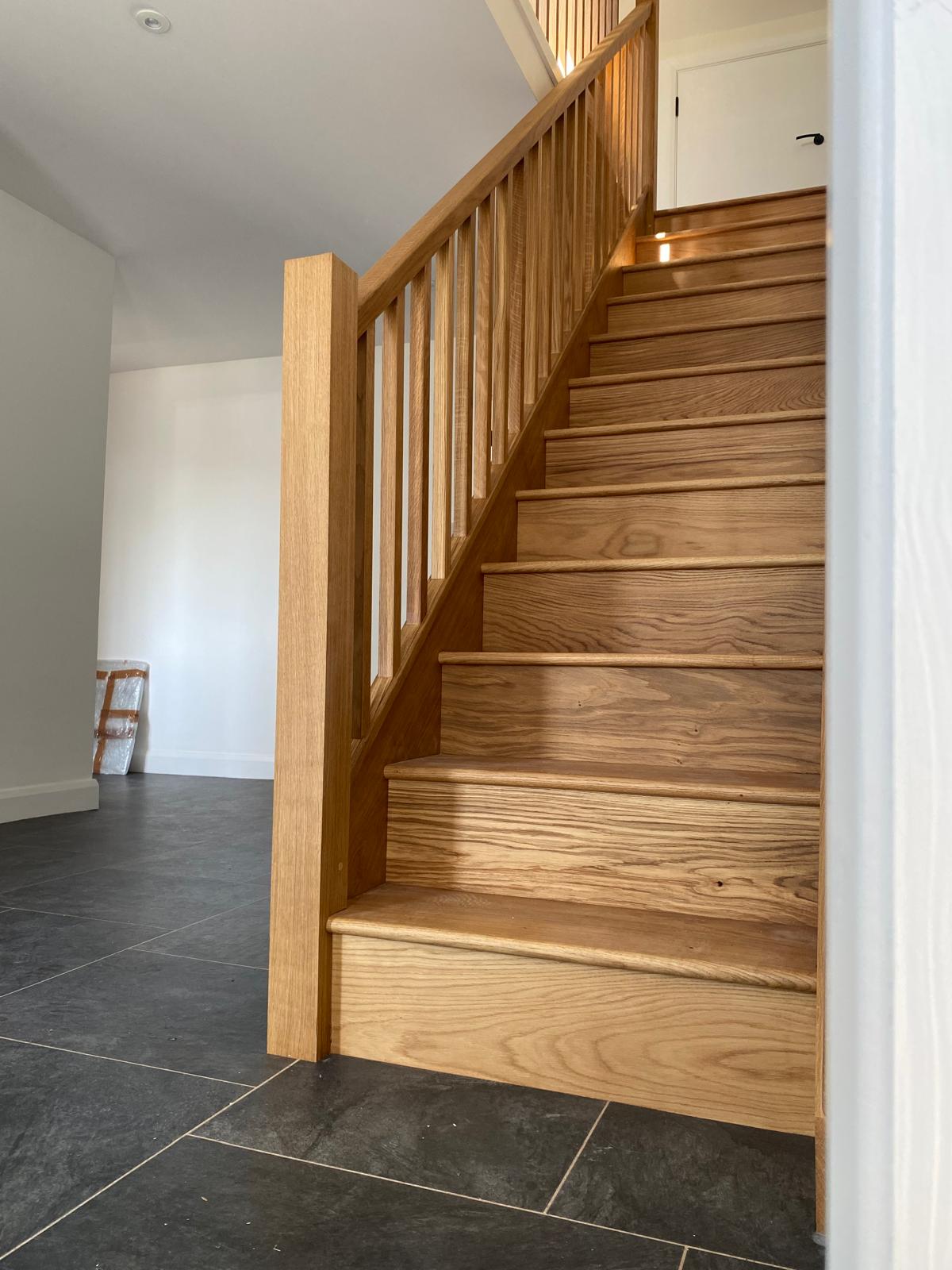 oak-staircase-base-newel-detail