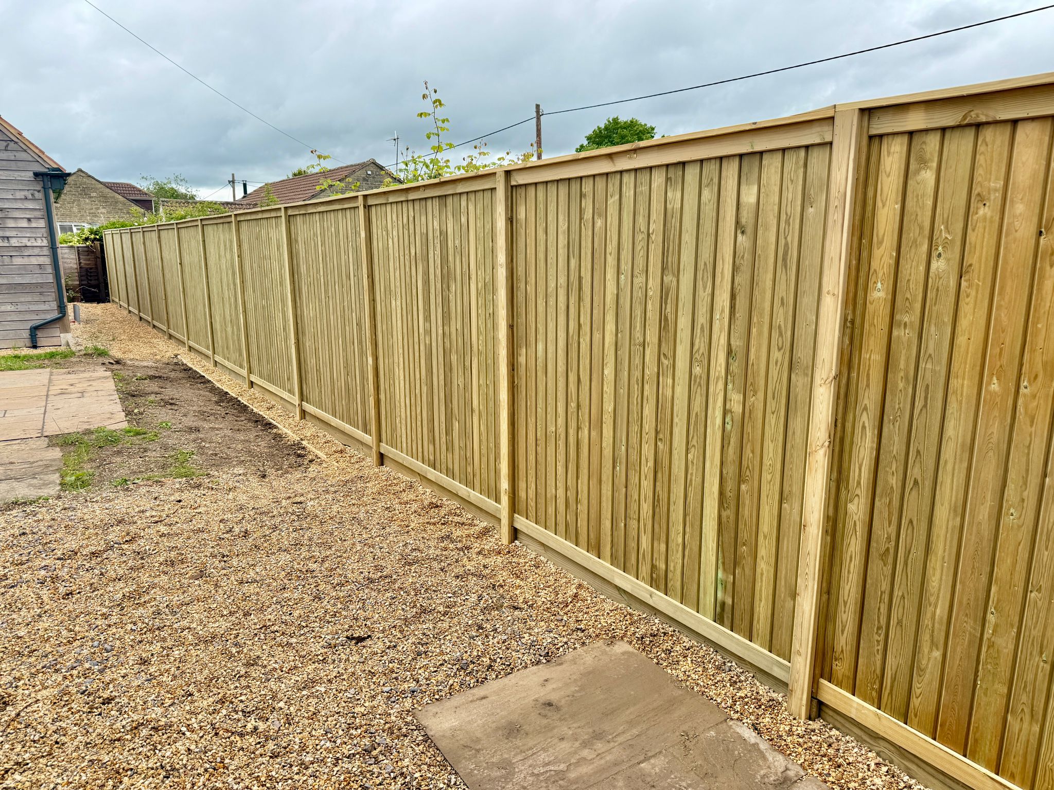 timber-fence-garden-installation